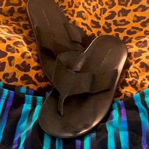 👺👺Men’s BANANA REPUBLIC Size 10 flip flops.  BLACK.
